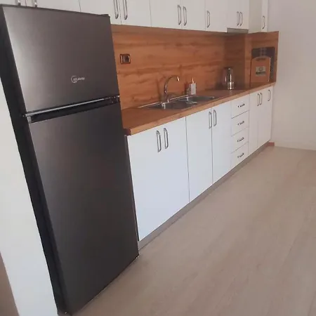 Art 1 Apartment *