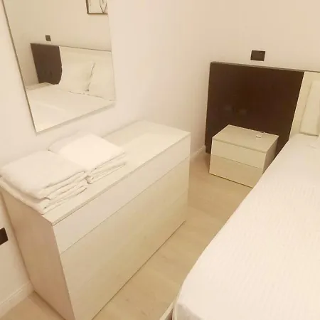 Art 1 Apartment