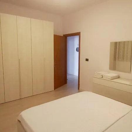 Art 1 Apartment *