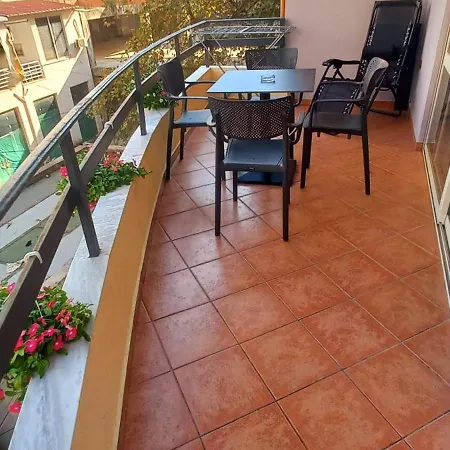 Art 1 Apartment
