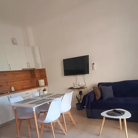 Art 1 Apartment
