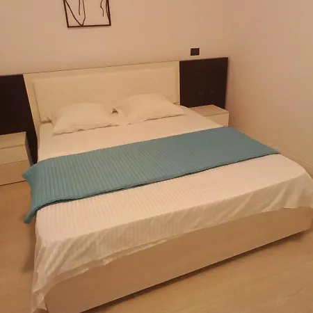 Art 1 Apartment *