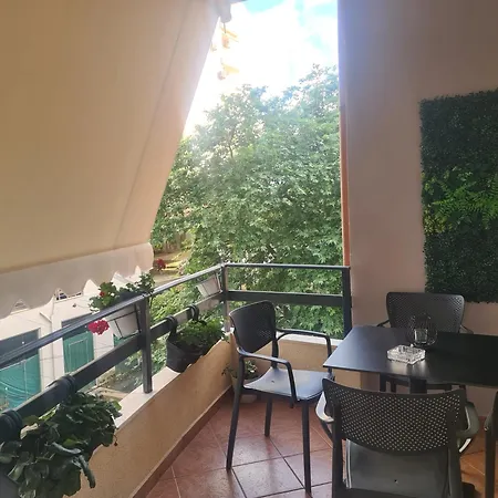 Art 1 Apartment *